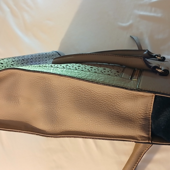 ♠️Kate Spade perforated Leather Tote - Picture 13 of 14